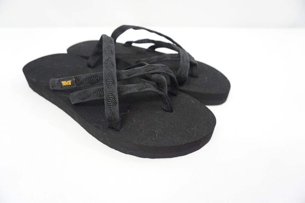 Teva Women 8 Used  Olowahu Black Fabric Strappy Sandals/Flip Flops/Slides 6840